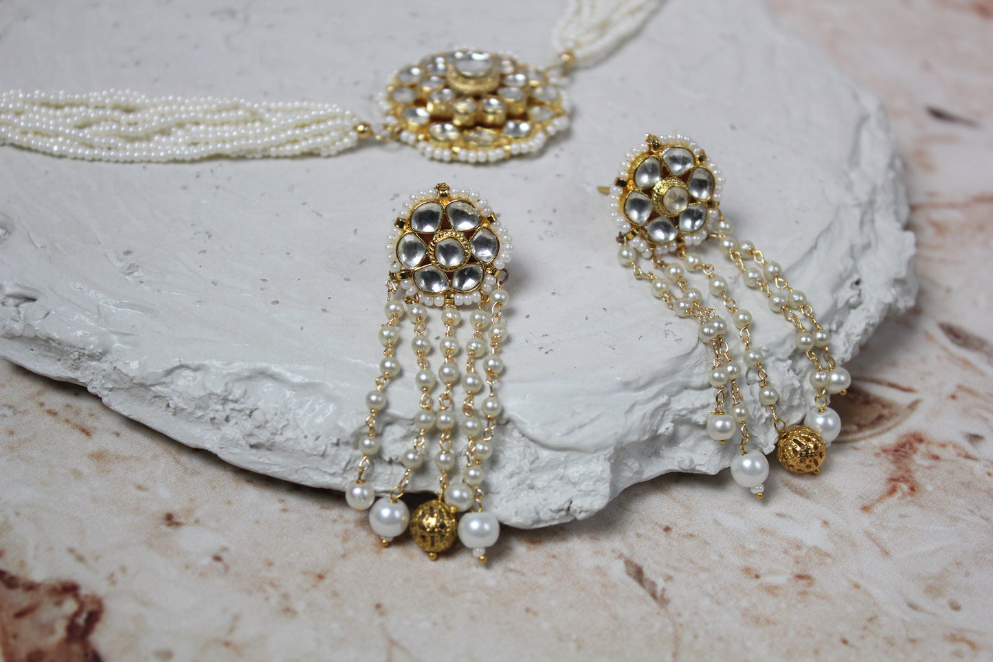 Zoya Pachi Kundan Necklace Set in White