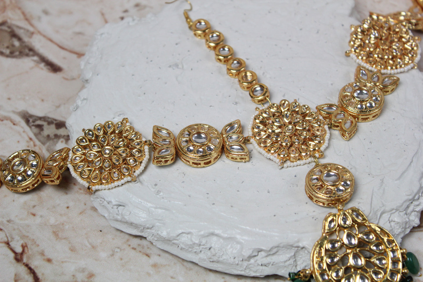 Cara Sheesh Patti in Green